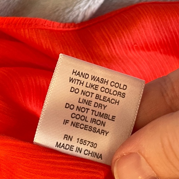 Rose & Olive NWT red balloon cropped sleeve tie blouse - Picture 8 of 9